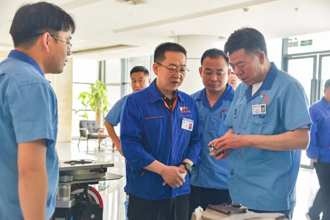 严鉴铂深入沃克齿轮调研指导工作